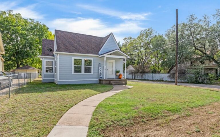 02 800 E Elm 25 850x530 1 768x479