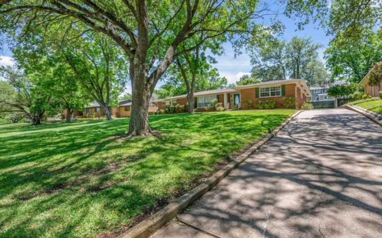 03 320 Carr St 31 850x530 1 768x479