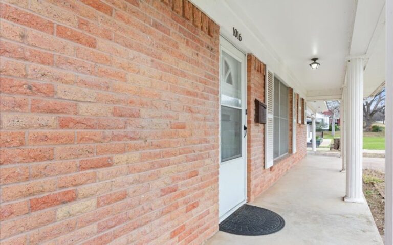 04 1016 E Franklin St 4 850x530 1 768x479