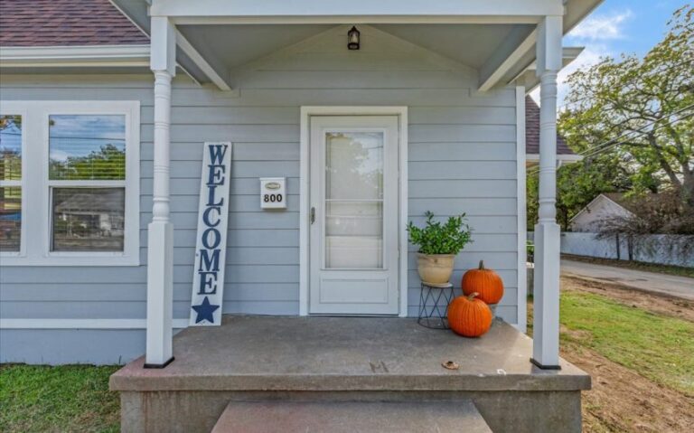 04 800 E Elm 5 850x530 1 768x479