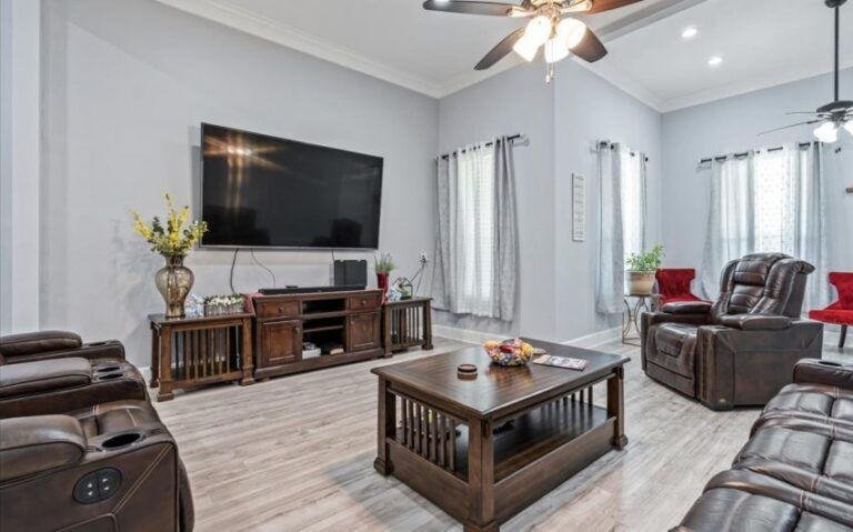 07 409 E Walnut 6 850x530 1 768x479