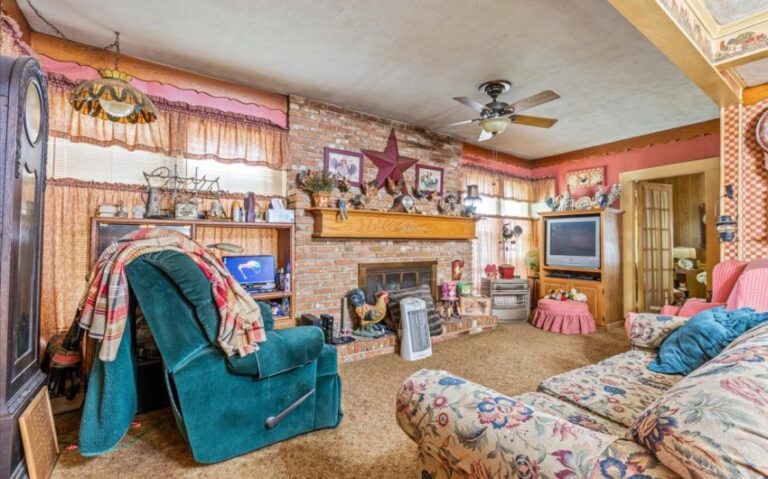 07 631 E Elm 11 Copy 850x530 1 768x479