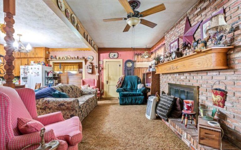 08 631 E Elm 12 Copy 850x530 1 768x479