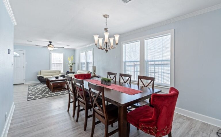 08 413 E Walnut 8 mls 850x530 1 768x479