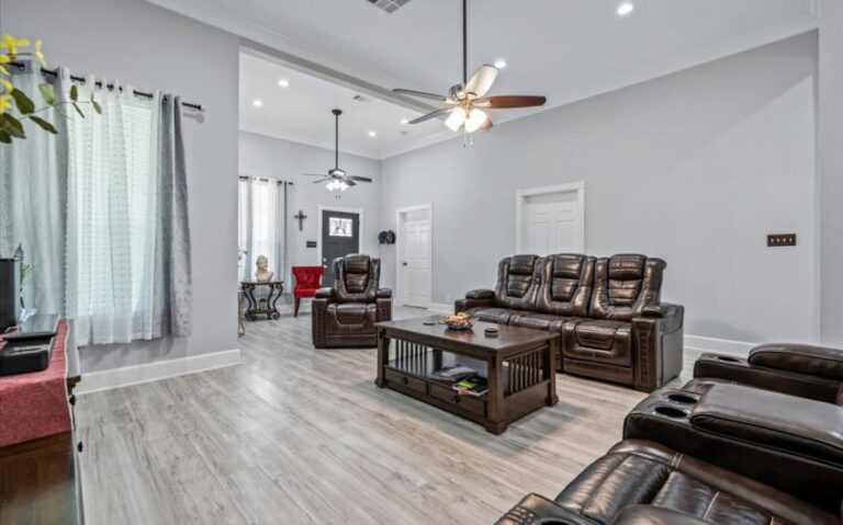 09 409 E Walnut 8 850x530 1 768x479