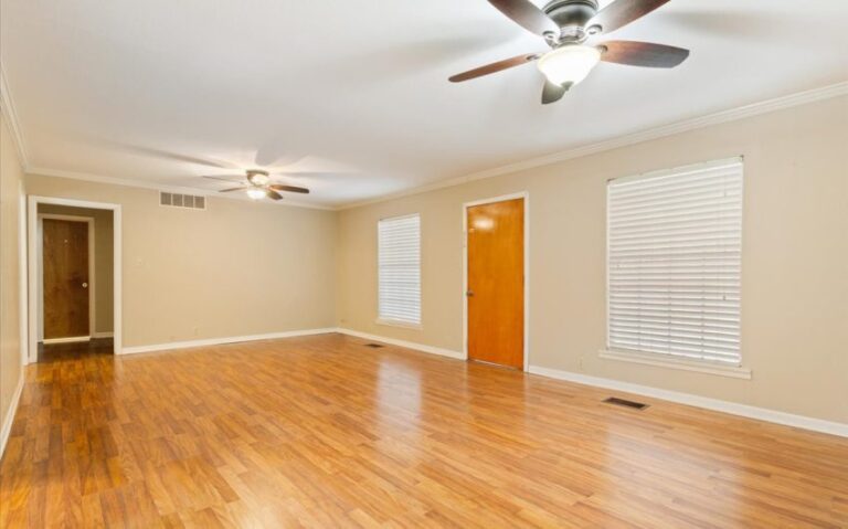 10 1016 E Franklin St 11 850x530 1 768x479