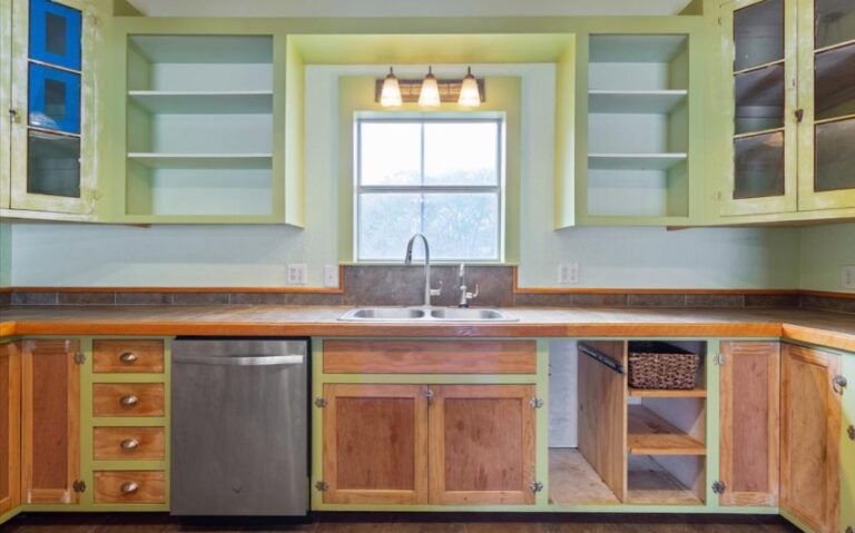 10 1900 Old Brandon Rd 17 Copy Copy 850x530 1 768x479