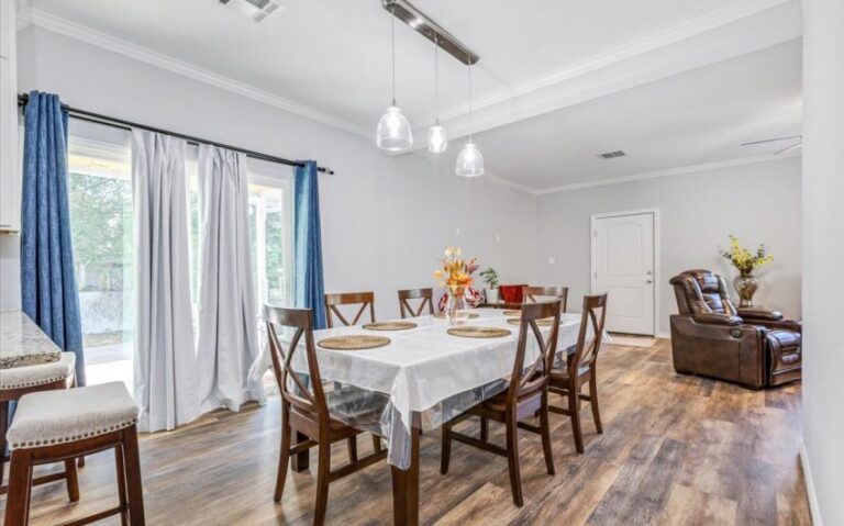 10 800 E Elm 11 850x530 1 768x479