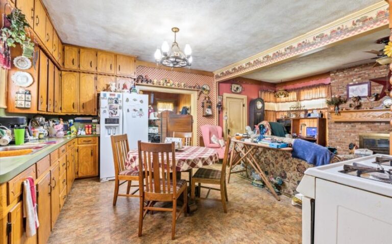 11 631 E Elm 9 Copy 850x530 1 768x479