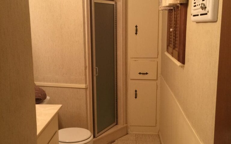 110 Mock Mast bath e1500329348603 850x530 1 768x479