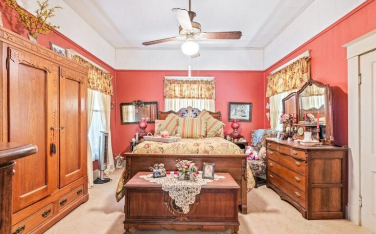 12 631 E Elm 6 Copy 850x530 1 768x479