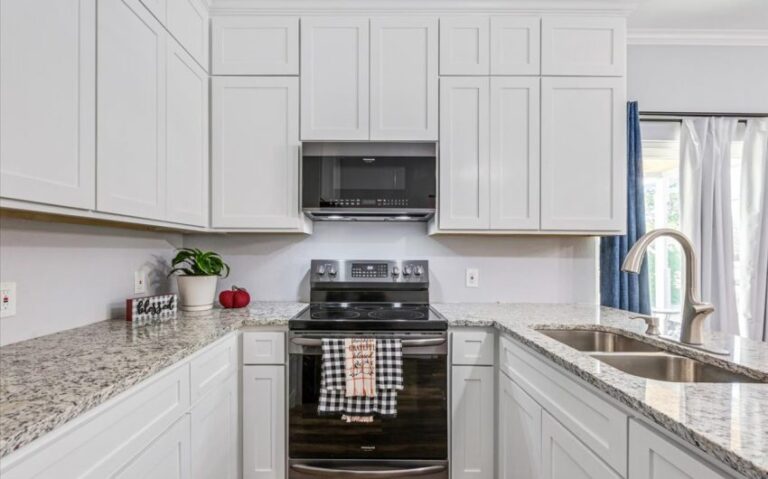 12 800 E Elm 13 850x530 1 768x479