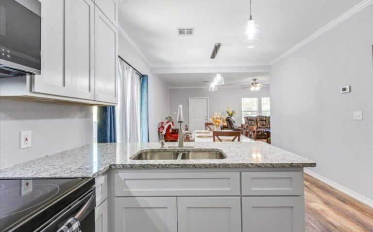 13 800 E Elm 14 850x530 1 768x479