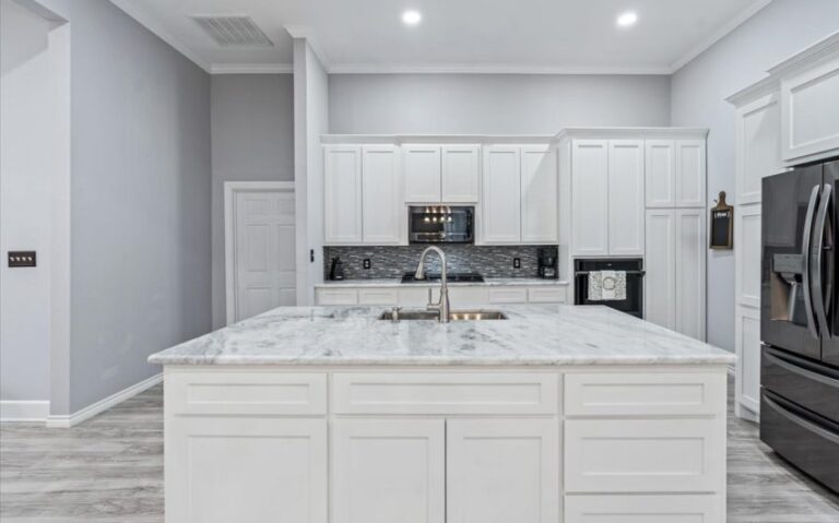 14 409 E Walnut 10 850x530 1 768x479