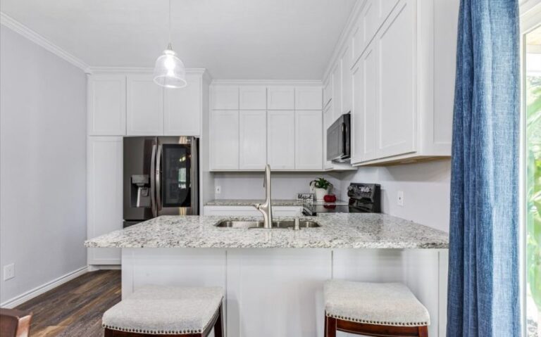 14 800 E Elm 15 850x530 1 768x479