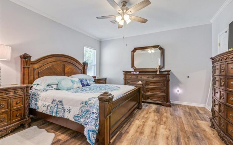 15 800 E Elm 18 850x530 1 768x479