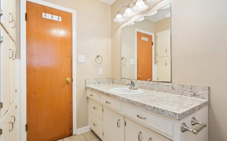 17 1016 E Franklin St 22 850x530 1 768x479