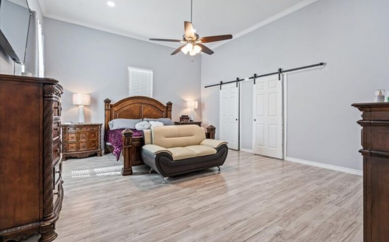 17 409 E Walnut 18 850x530 1 768x479