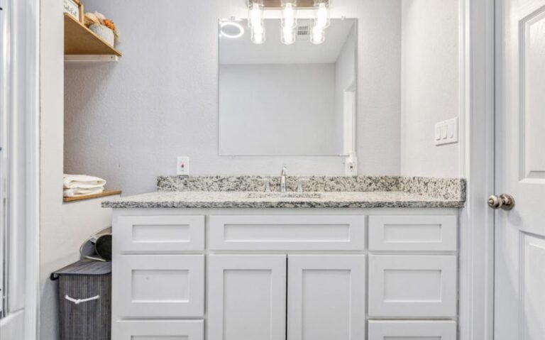 18 800 E Elm 20 850x530 1 768x479