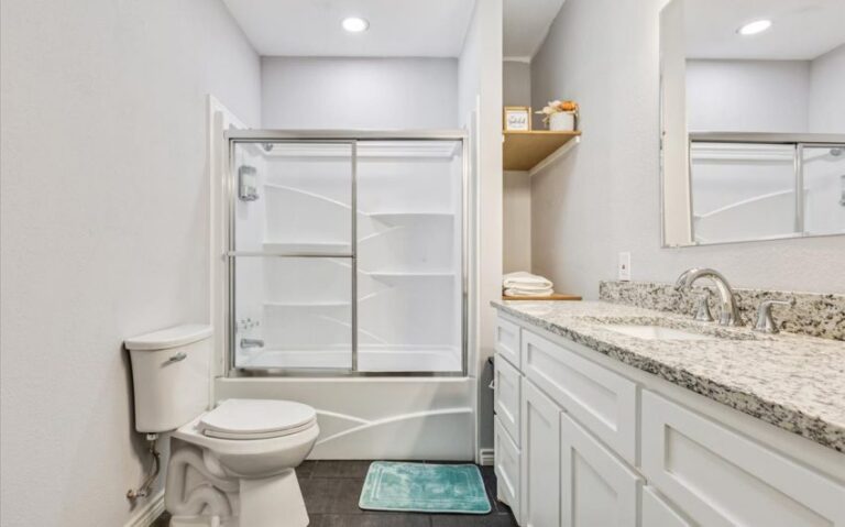 19 800 E Elm 21 850x530 1 768x479