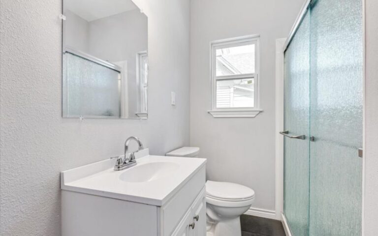 21 800 E Elm 17 850x530 1 768x479