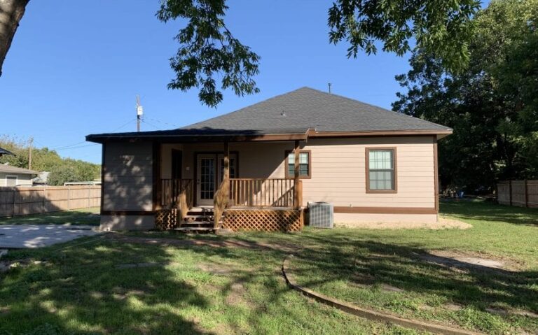 216 Brazos Back of house 850x530 1 768x479