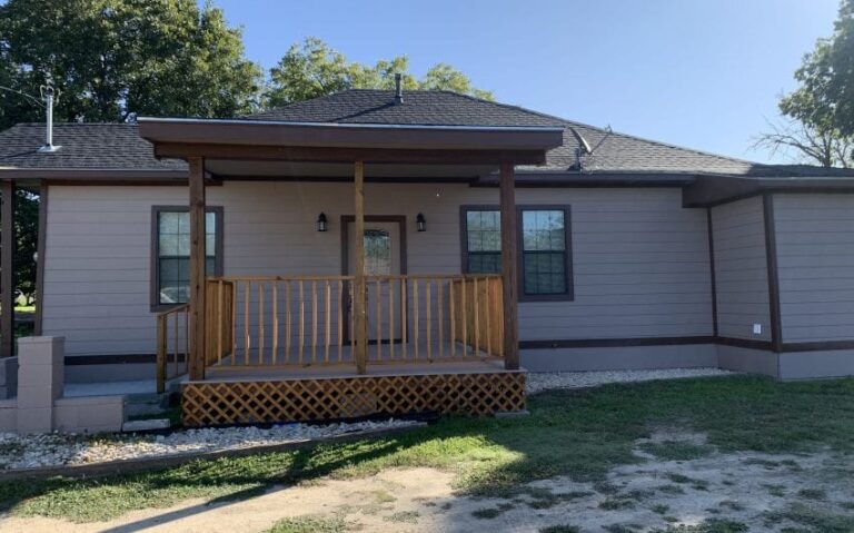 216 Brazos Side entry of house 850x530 1 768x479