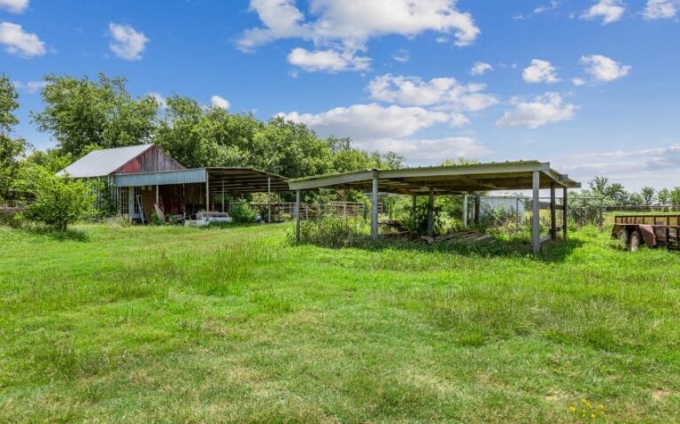 21 1000 E Jefferson 14 mls 850x530 1 768x479