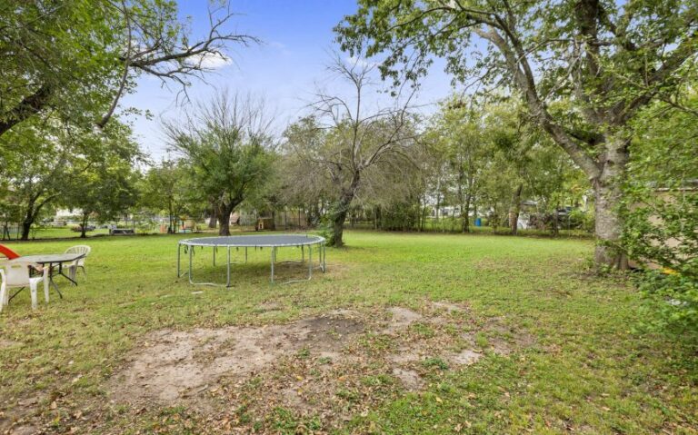 21 318 S Charles 16 mls 850x530 1 768x479