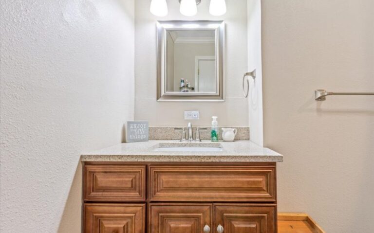 22 320 Carr St 15 850x530 1 768x479