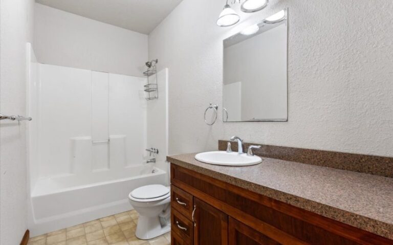 24 1900 Old Brandon Rd 32 Copy 850x530 1 768x479