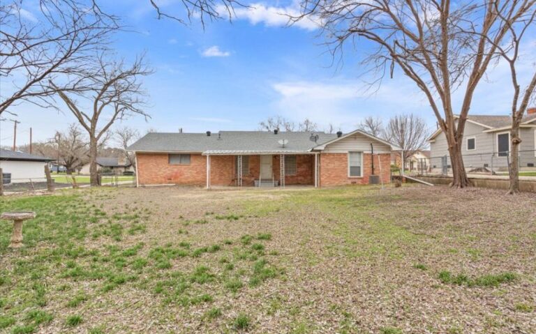 27 1016 E Franklin St 28 850x530 1 768x479