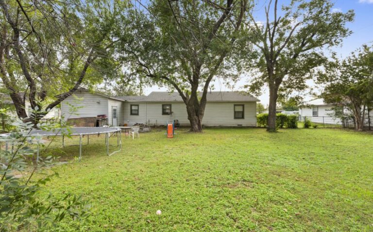 27 318 S Charles 22 mls 850x530 1 768x479