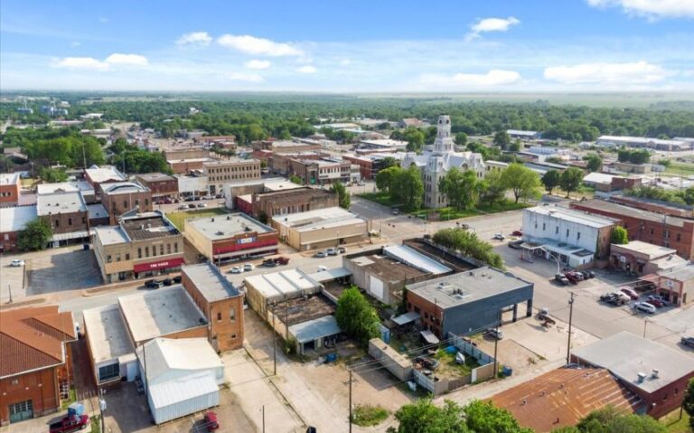 29 115 E Franklin Drone 5 850x530 1 768x479