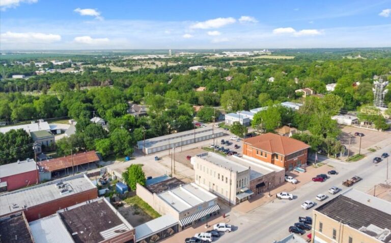 31 115 E Franklin Drone 6 850x530 1 768x479