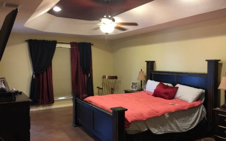 311 HCR 3110 Master bedroom bed 850x530 1 768x479